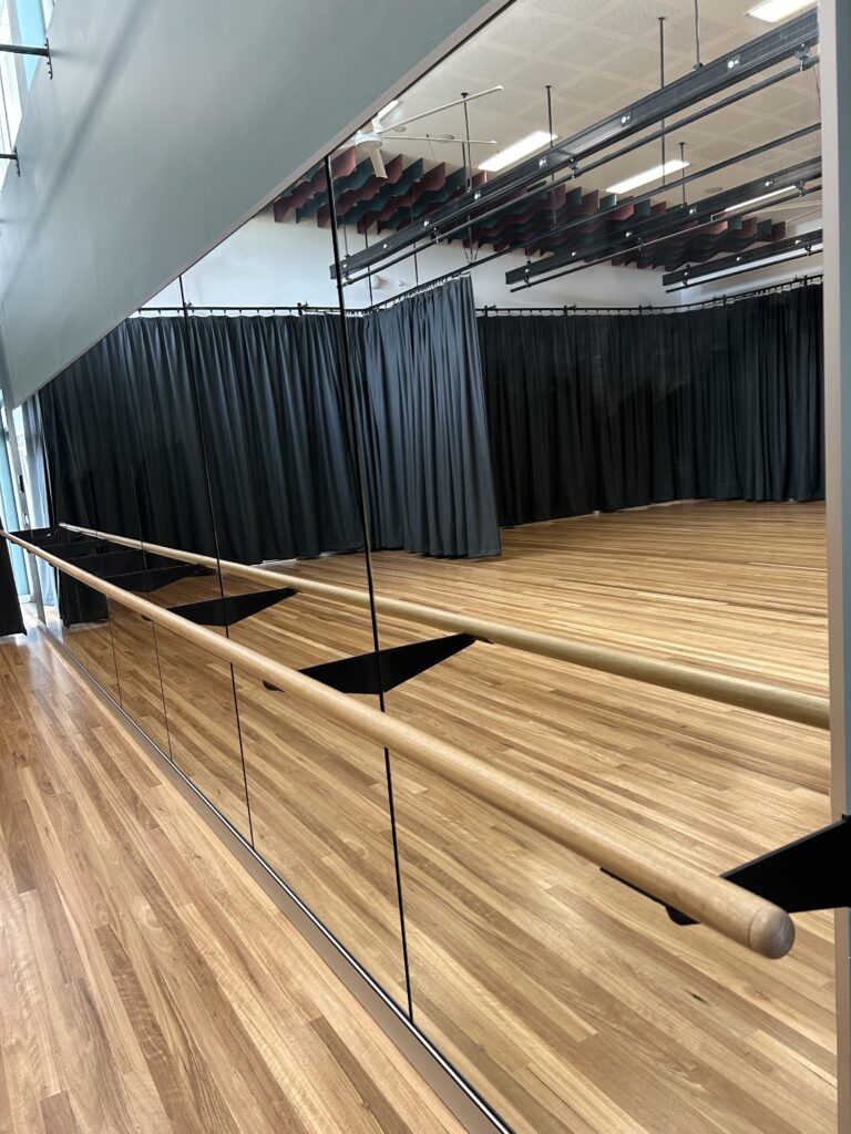 Mirror Wall with dance barre quote form